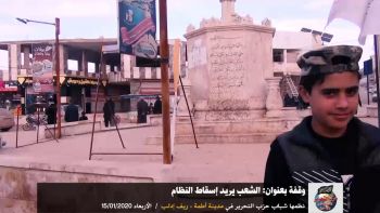 وقفة في مدينة أطمة _ ريف إدلب ، نظمها شباب حزب التحرير _ولاية سوريا تحت عنوان : الشعب يريد إسقاط النظام .