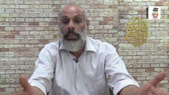 حيرة المنافق وتردده